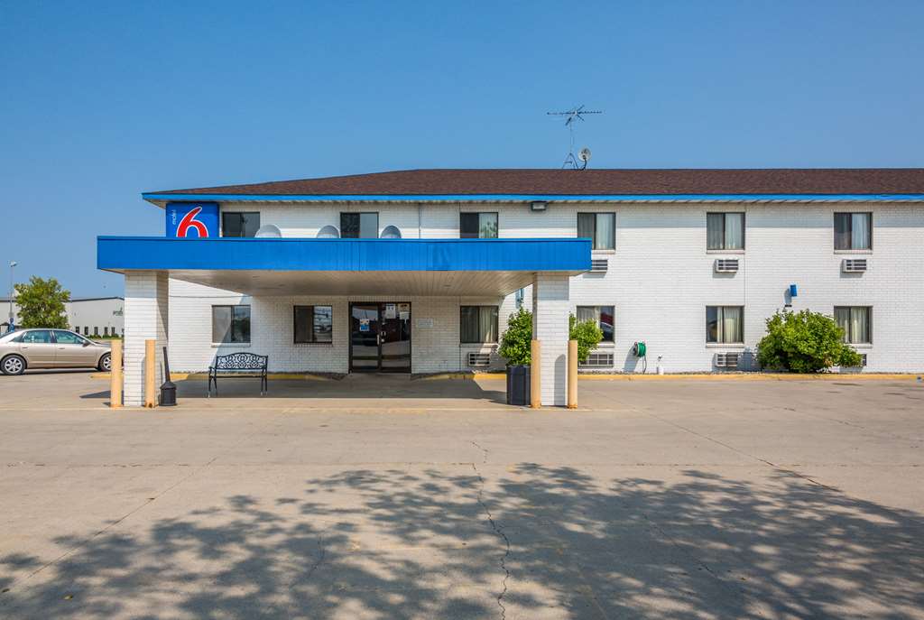 motel 6 fargo south