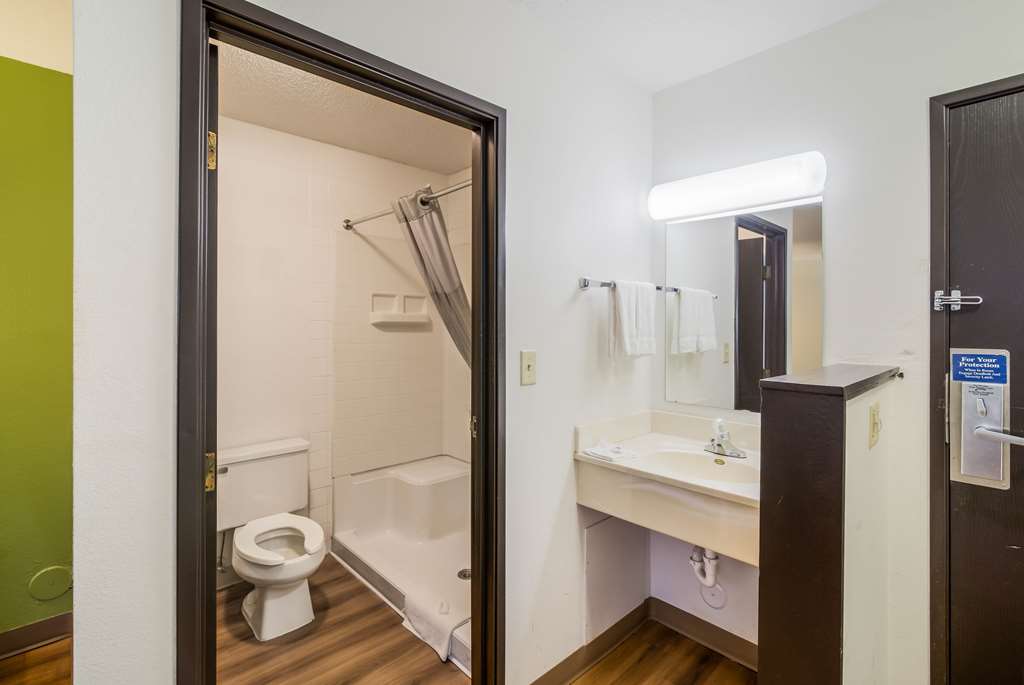 motel 6 fargo south