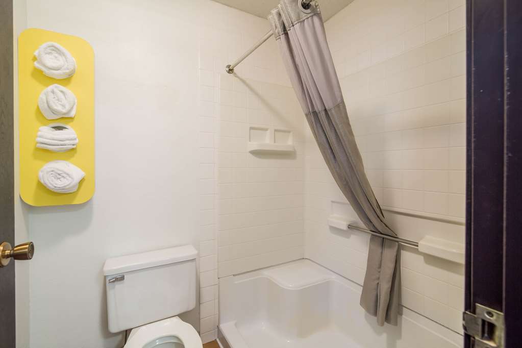motel 6 fargo south