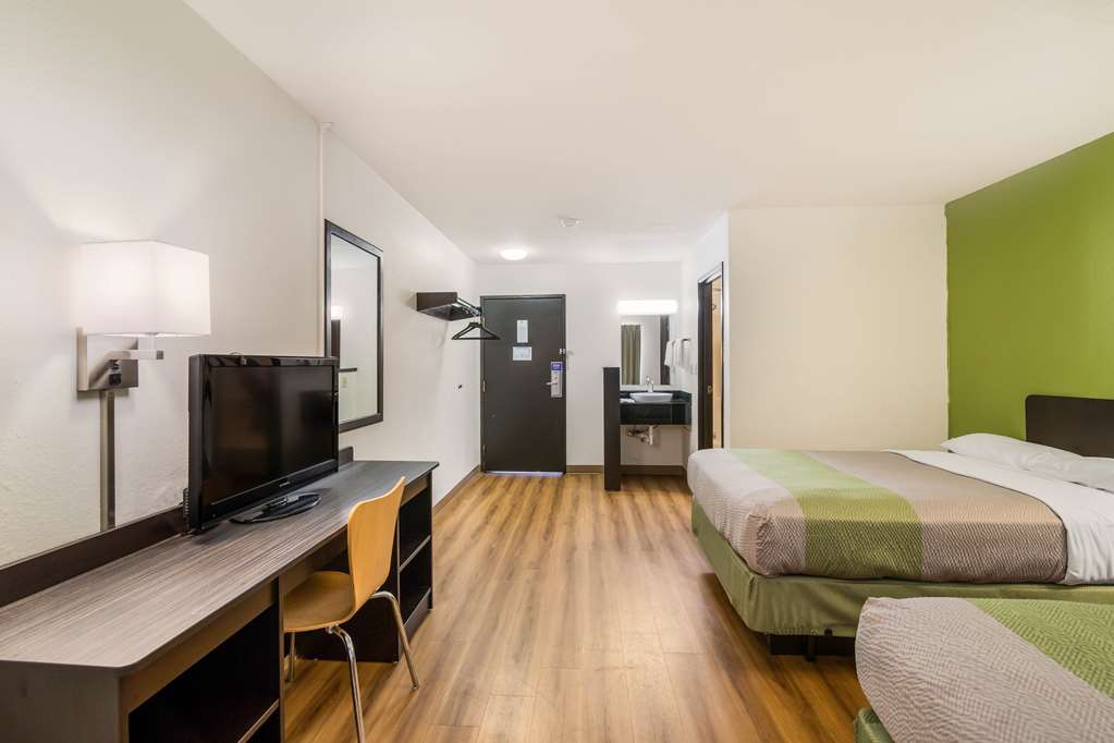 motel 6 fargo south