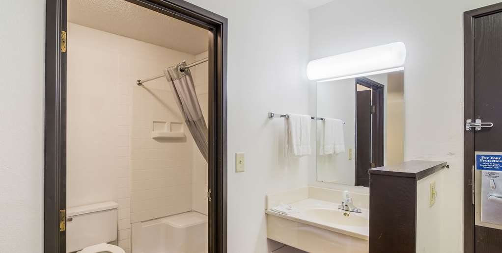 motel 6 fargo south