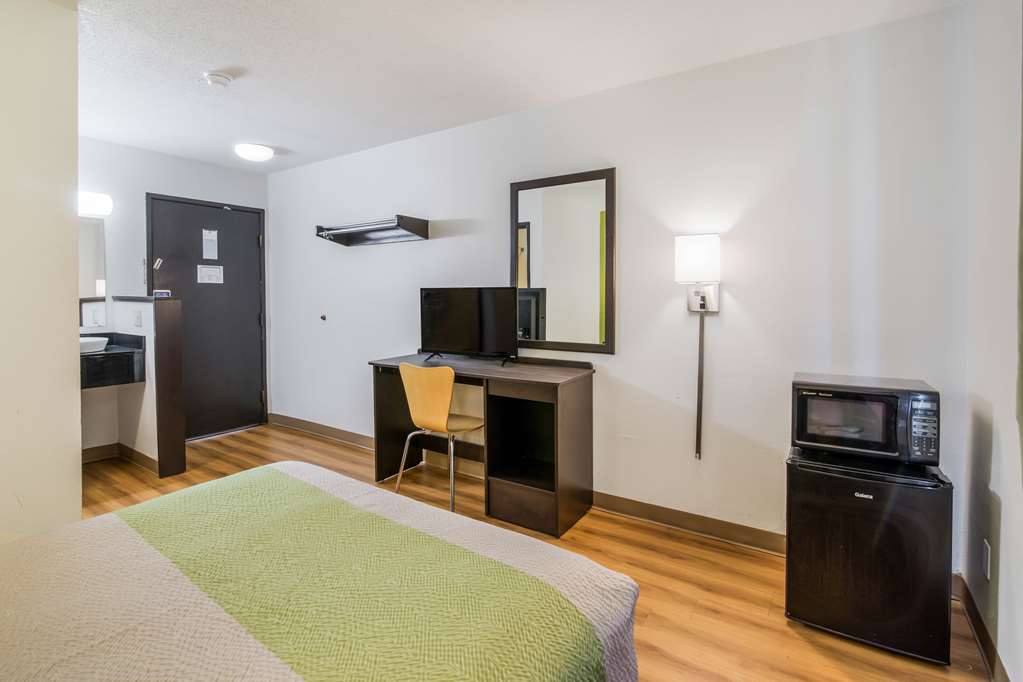 motel 6 fargo south