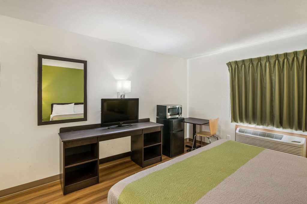 motel 6 fargo south
