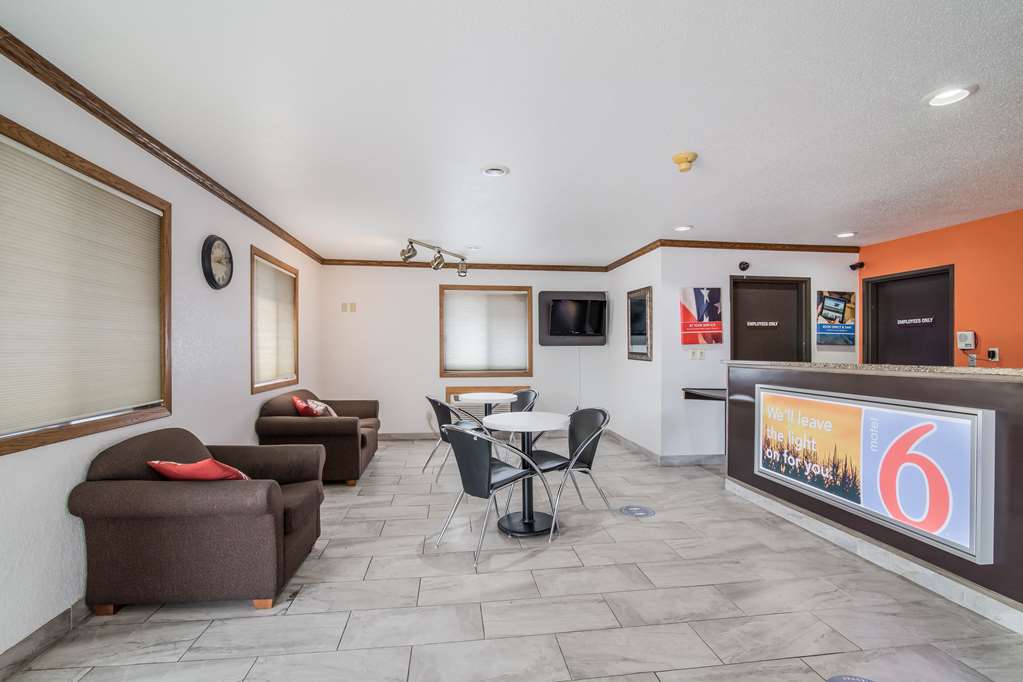 motel 6 fargo south