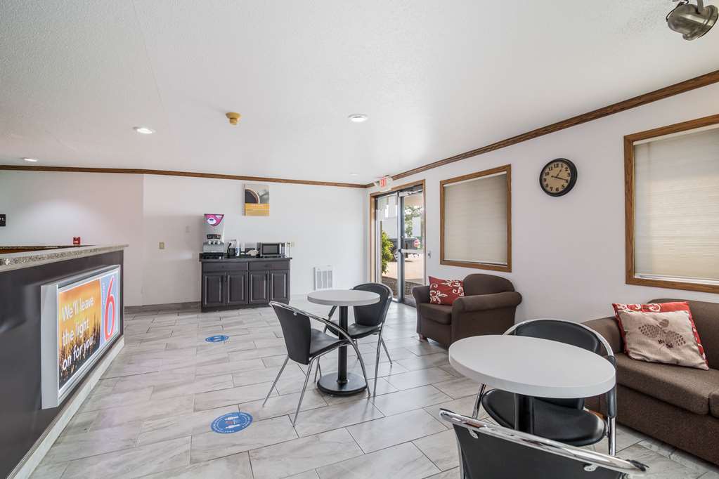 motel 6 fargo south