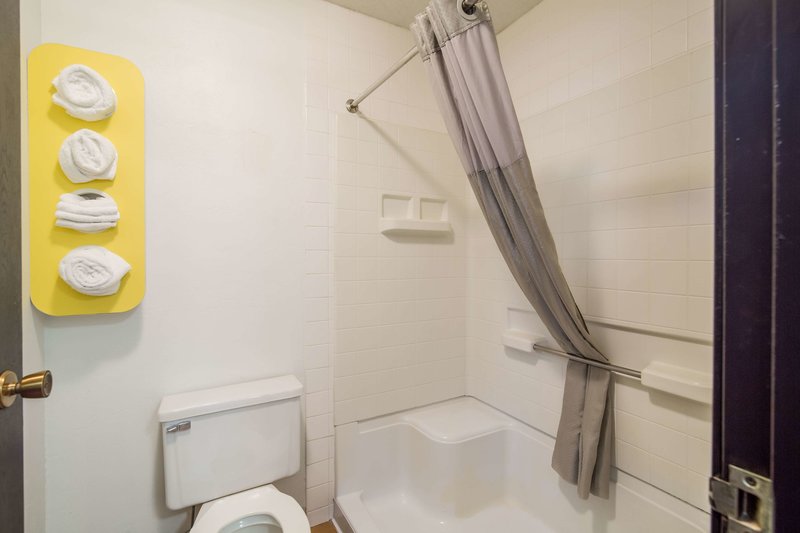 motel 6 fargo south
