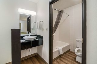 motel 6 fargo south