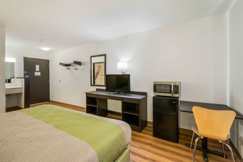 motel 6 fargo south