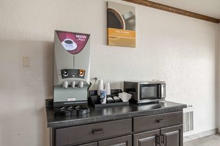 motel 6 fargo south