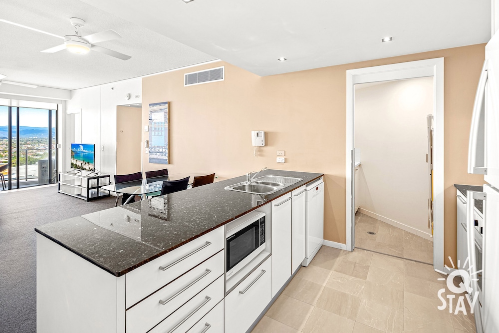 sierra grand broadbeach q stay