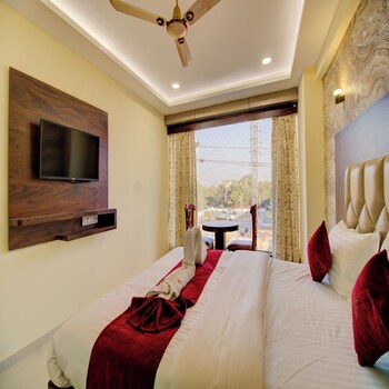 hotel samaira residency