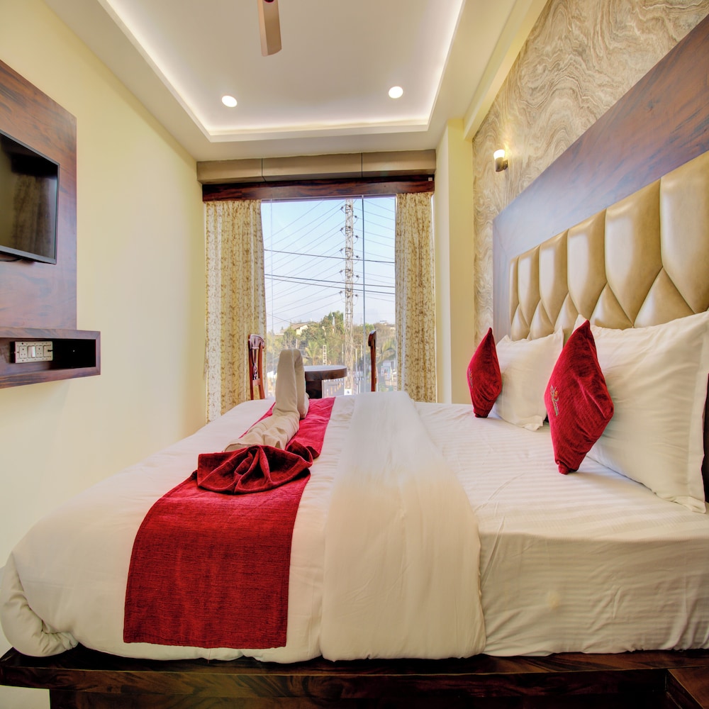 hotel samaira residency