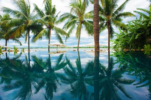 vinh hung riverside resort and spa