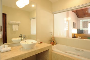 vinh hung riverside resort and spa