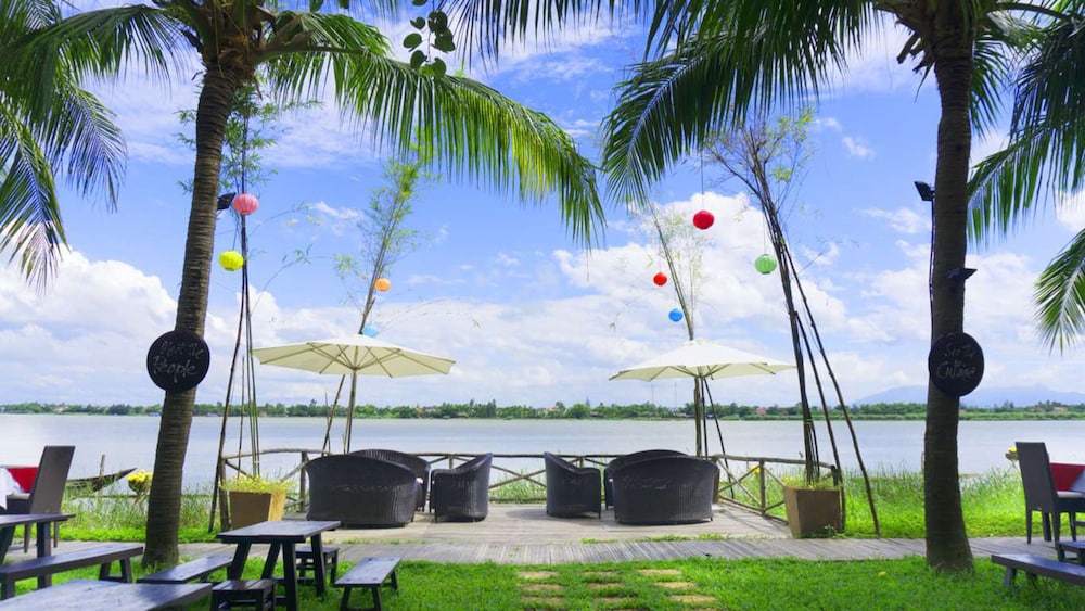 vinh hung riverside resort and spa