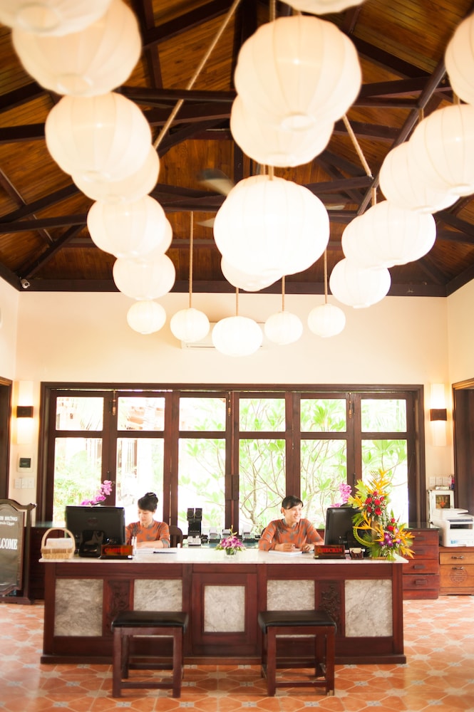 vinh hung riverside resort and spa