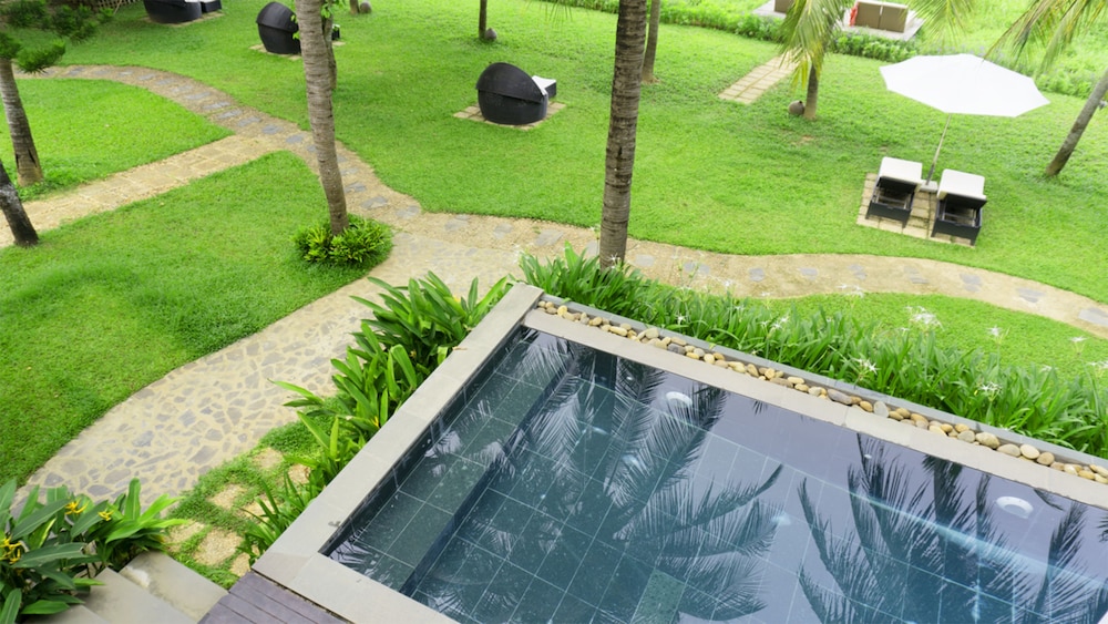 vinh hung riverside resort and spa