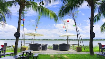 vinh hung riverside resort and spa