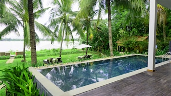 vinh hung riverside resort and spa