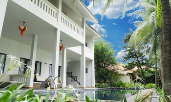 vinh hung riverside resort and spa