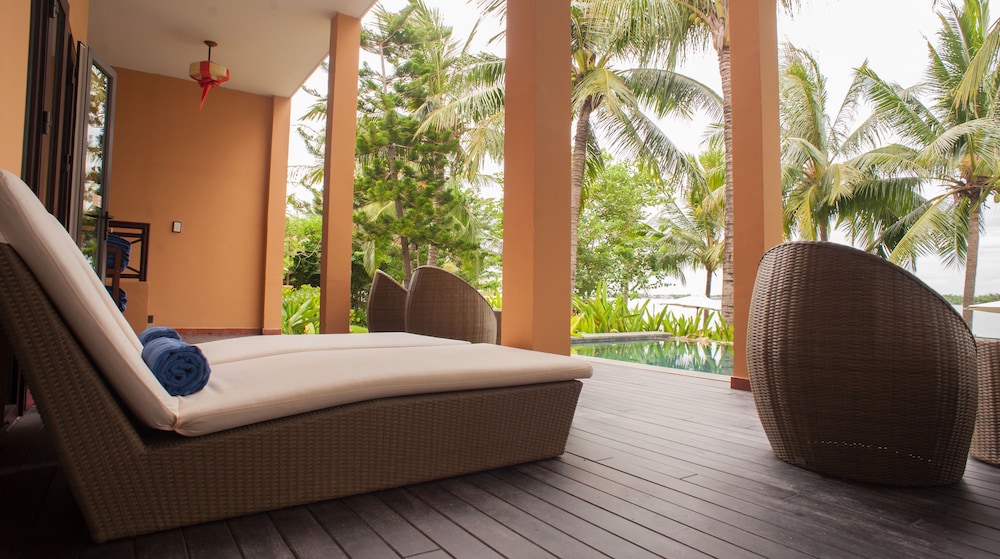 vinh hung riverside resort and spa