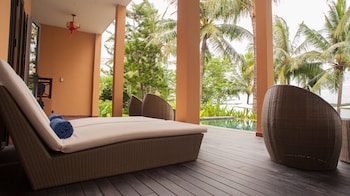 vinh hung riverside resort and spa