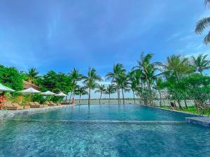 vinh hung riverside resort and spa