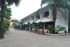 myanmar life hotel