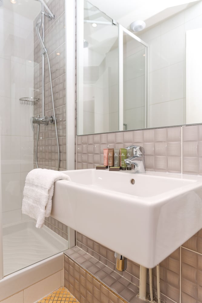 avalon hotel paris gare du nord