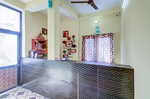 oyo 77242 radhey krishna bhawan