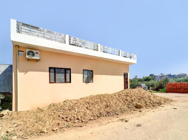 oyo 77242 radhey krishna bhawan