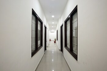 oyo 4856 hotel the benz