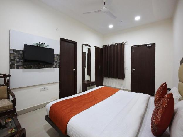 oyo 4856 hotel the benz