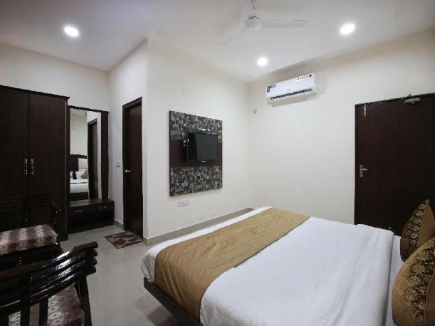 oyo 4856 hotel the benz