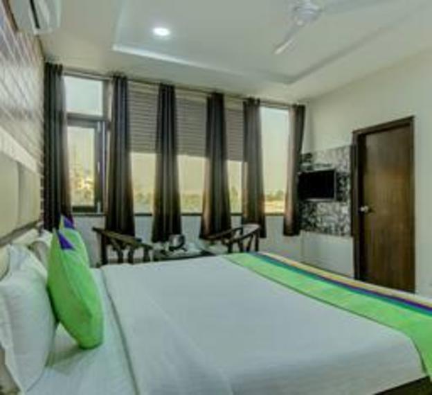 oyo 4856 hotel the benz