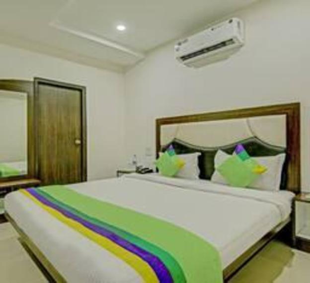 oyo 4856 hotel the benz
