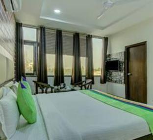 oyo 4856 hotel the benz