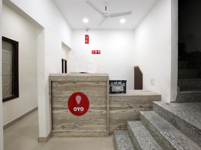 oyo 4856 hotel the benz