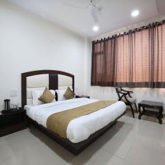 Oyo 4856 Hotel The Benz,Sco 26,27, Industrial Area, Phase 9, Mohali,3 star