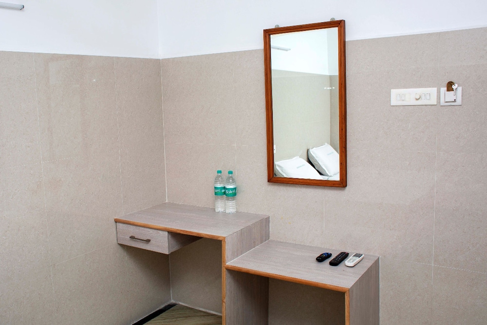 hotel saravanaa boarding and lodging