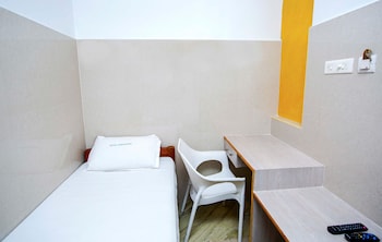 hotel saravanaa boarding and lodging