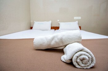 hotel saravanaa boarding and lodging