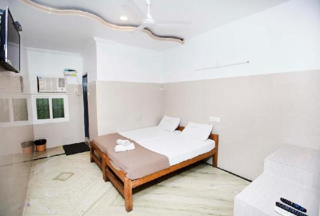 hotel saravanaa boarding and lodging