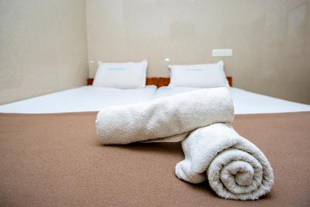 hotel saravanaa boarding and lodging