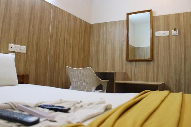 hotel saravanaa boarding and lodging