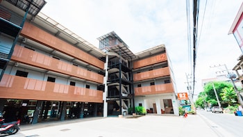 b2 santitham boutique and budget hotel