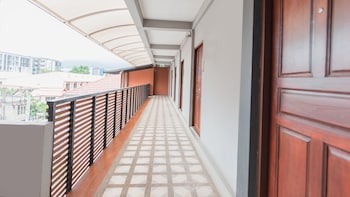 b2 santitham boutique and budget hotel
