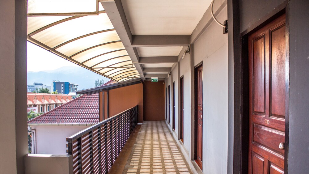 b2 santitham boutique and budget hotel