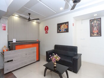 Oyo 16595 Famous Residency,Solagampatti>>Lalgudi,3 star