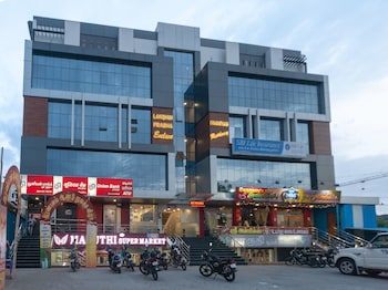 Oyo 16595 Famous Residency,Solagampatti>>Lalgudi,3 star